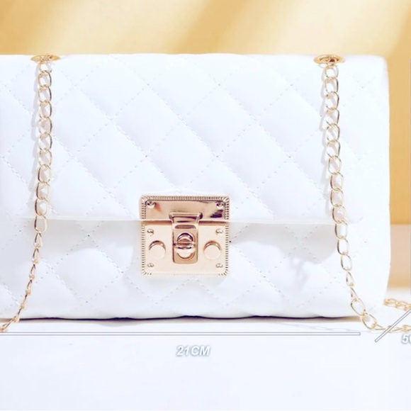 Little white purse - Picture 1 of 1